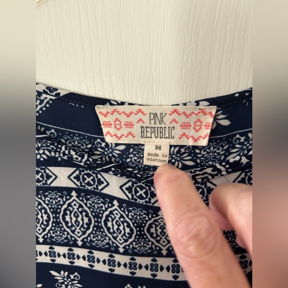 Pink Republic Dark Blue 3/4 Sleeve Tunic. Size Medium. - Picture 2 of 10